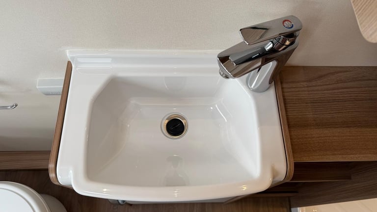 2022 Swift Sprite Major 4 SB Transverse Island Fixed Bed End Washroom