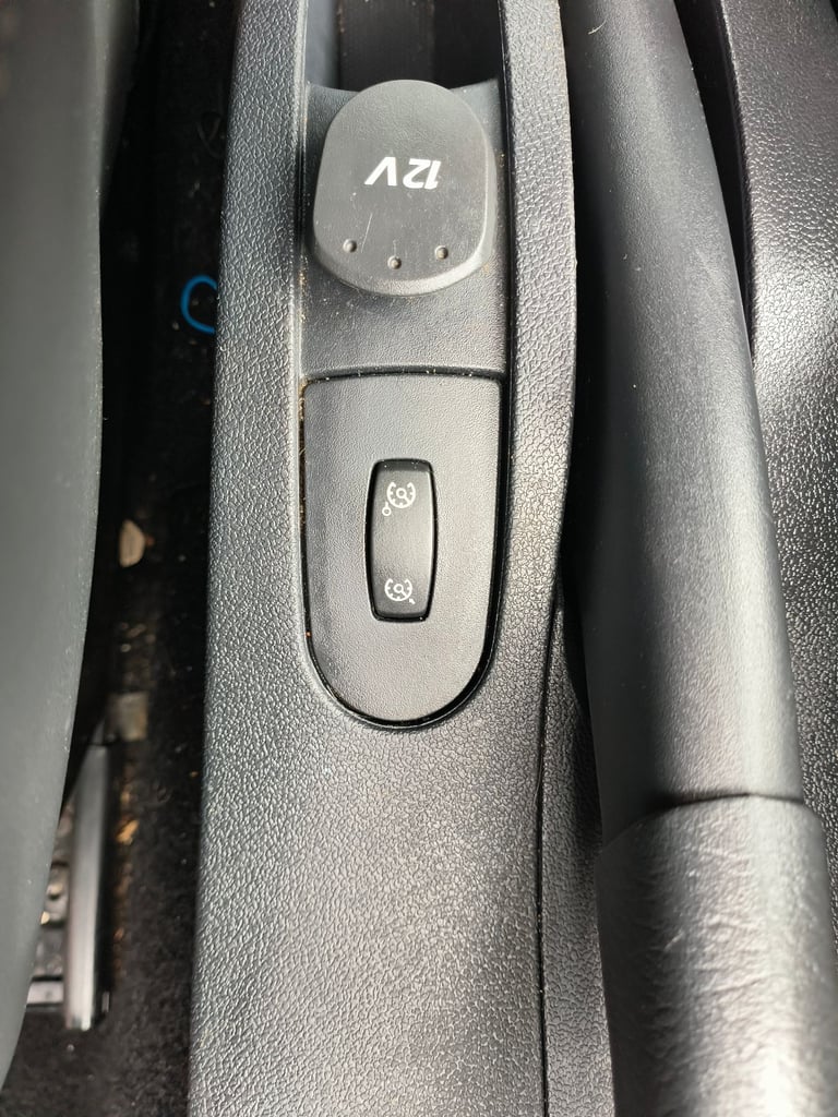 2011 Renault CLIO dynamique TomTom series.