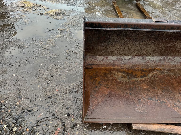 Manitou telehandler bucket