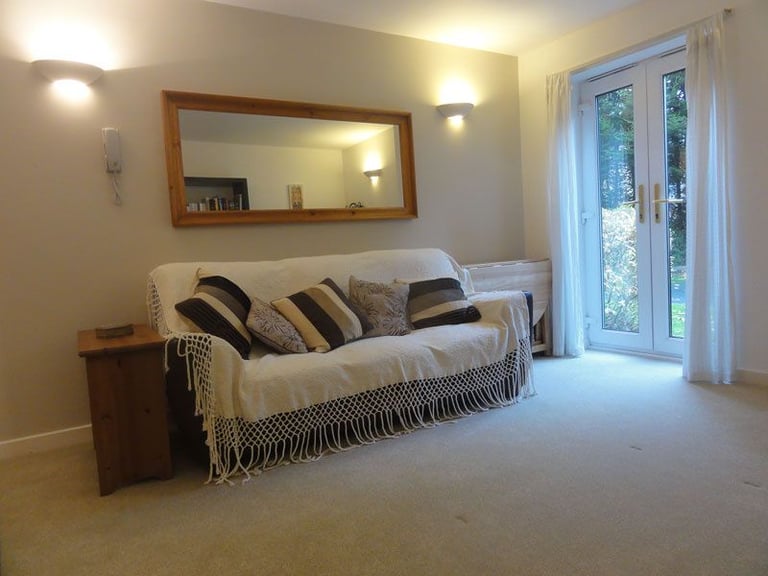 Immaculate ground floor fully-furnished apartment in Victoria Park, Manchester