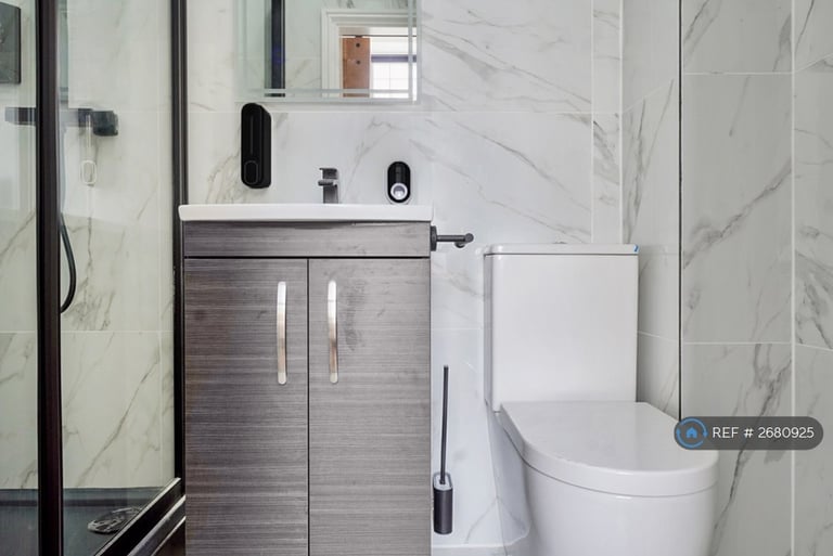 1 bedroom flat in Tudor House, Brighouse, HD6 (1 bed) (#2680925)