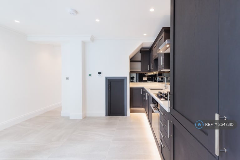 3 bedroom house in Mayfield Road, London, E17 (3 bed) (#2647310)
