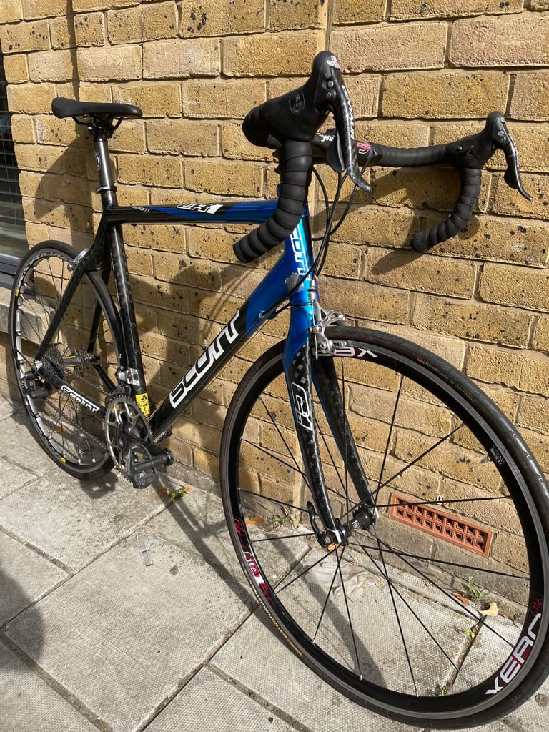 Complete Carbon Scott Road bicycle Campagnolo components throughout