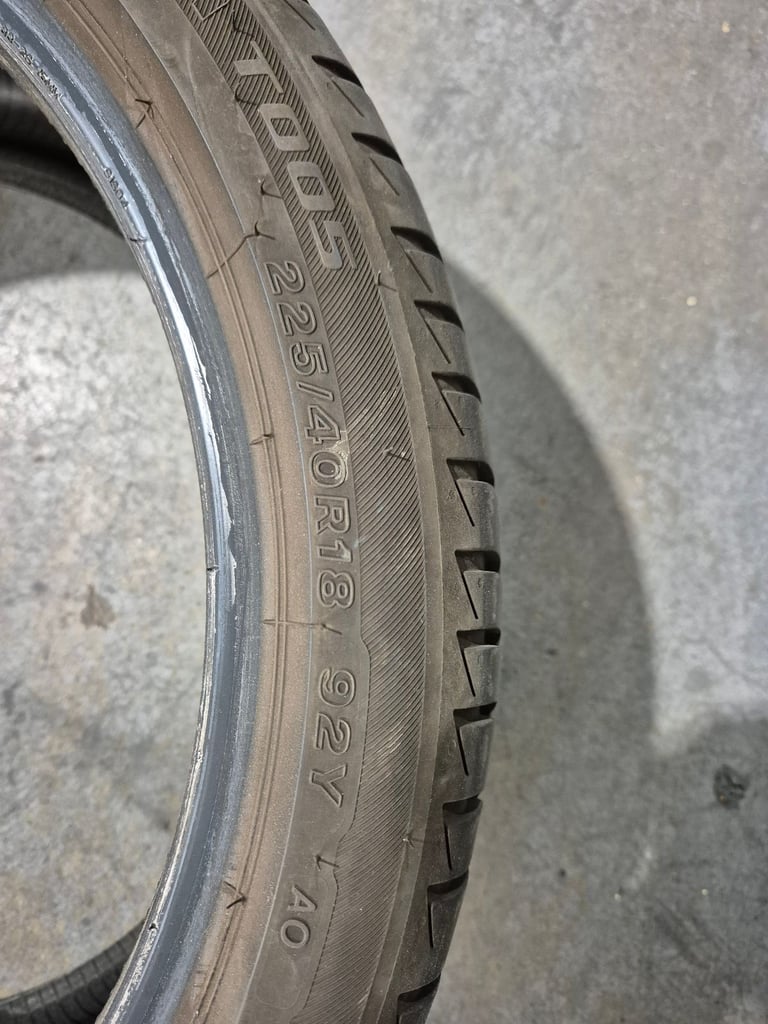 Bridgestone tyer 225 40 18 