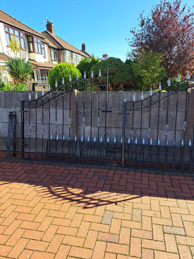 Gates and railings 