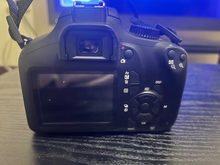 Canon DSLR 4000D + 18-55mm Lens