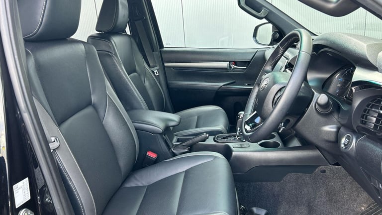 2024 Toyota Hilux 2.8 D-4D Invincible X Pickup Double Cab 4dr Diesel Auto 4WD Euro 6 (s/s) (2 PIC...