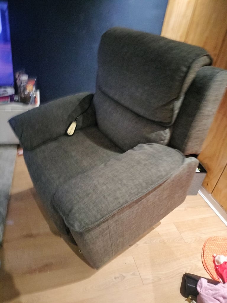 Rise and recliner armchair 