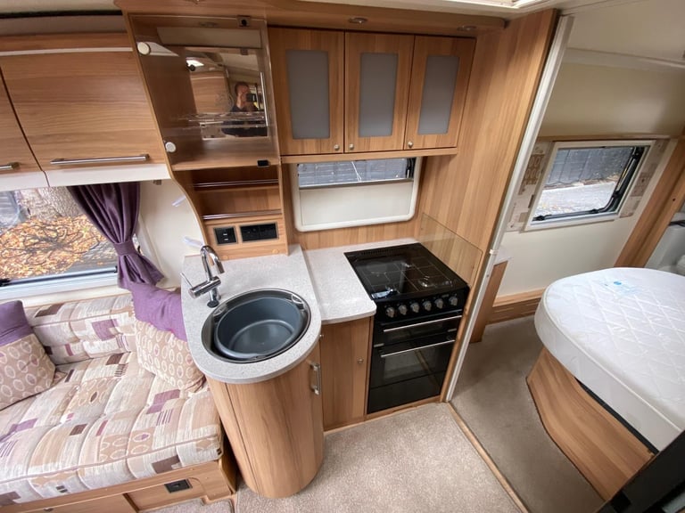 BAILEY UNICORN VIGO - 2014 - ISLAND BED - 4 BERTH - MOVER - PRISTINE 