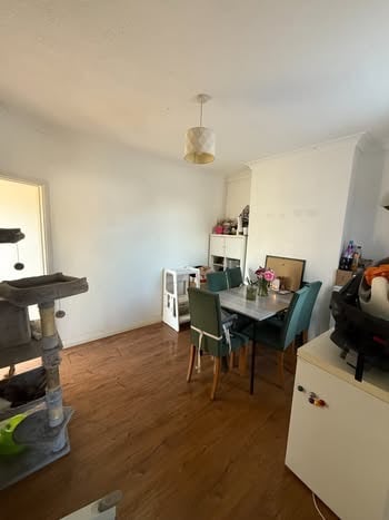 Stunning 2 Bed, 2 Reception End-of-Terrace house in Dartford 