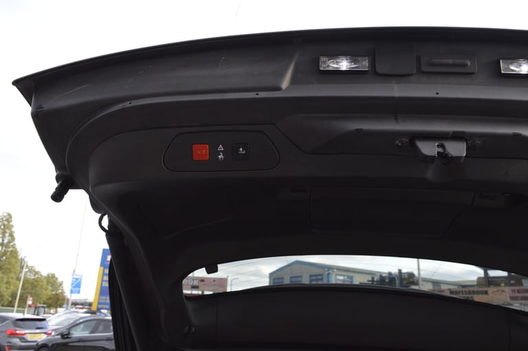 2020 Vauxhall Grandland X 1.6 Hybrid4 300 Business Ed Nav Premium 5dr Auto LEATHER INT PHEV HATCH...