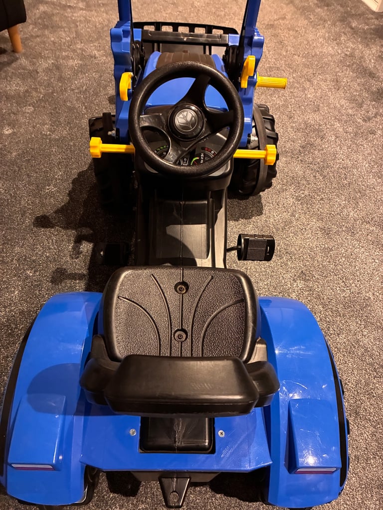 Ride on New Holland T7 Tractor