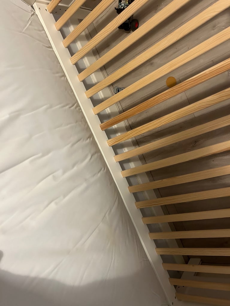 Toddler bed 