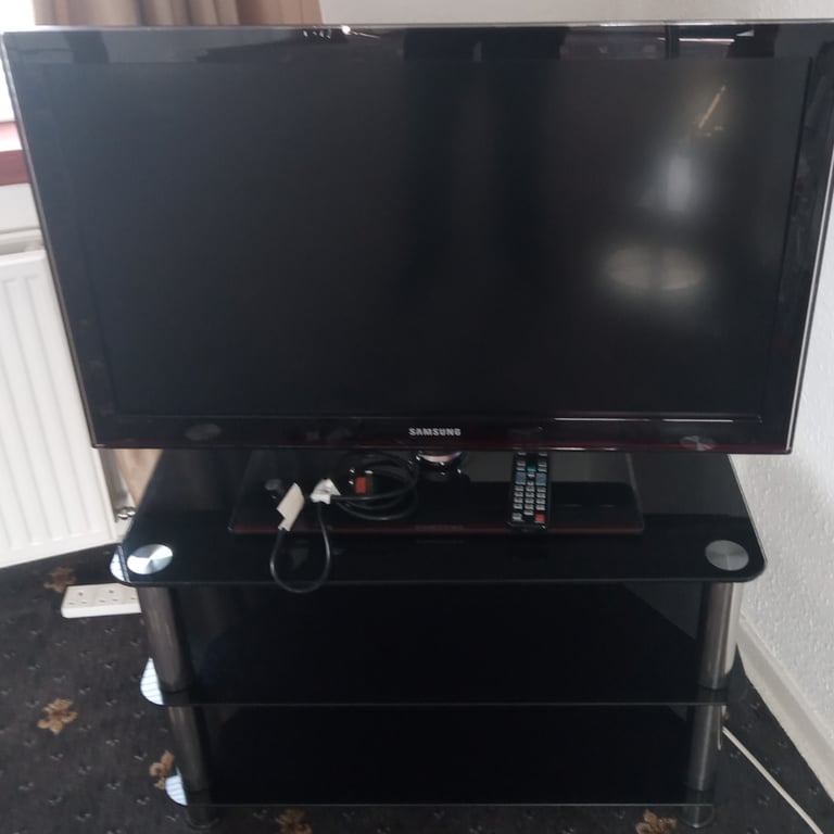 Samsung 37 Inch HD LCD TV with Glass Stand