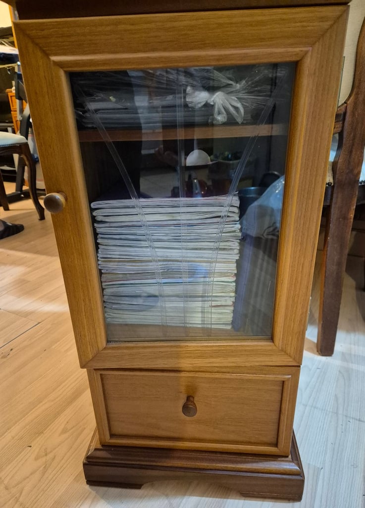 MEDIA CABINET/BEDSIDE TABLE. 