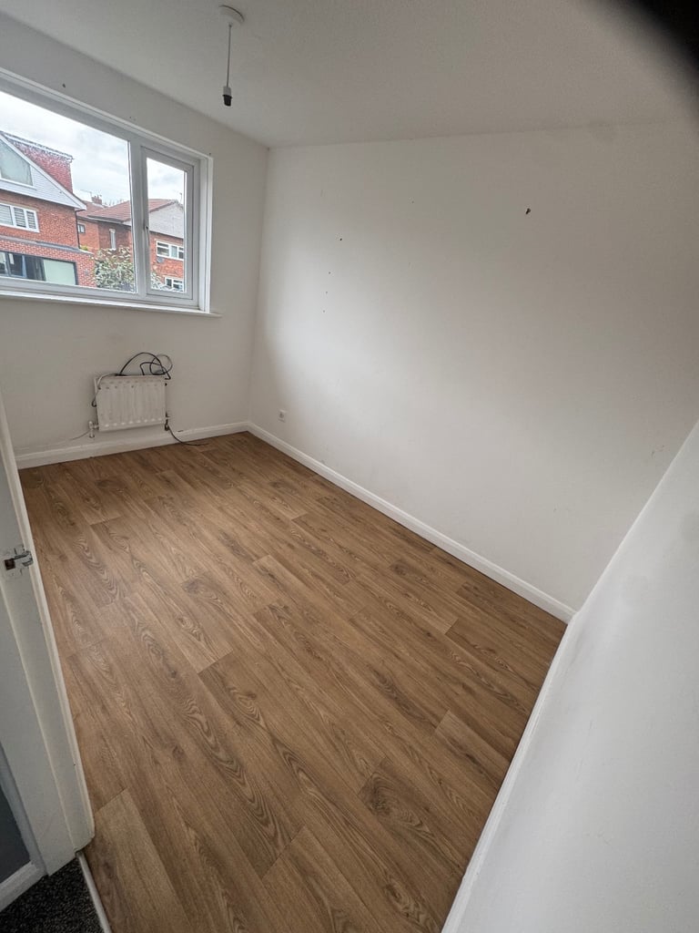 2 BEDROOM HOUSE WITH GARDEN TO RENT