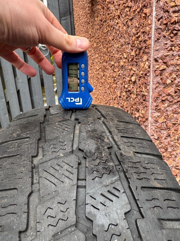 Pair of Michelin Agilis Alpin 215/60 R17c winter tyres 