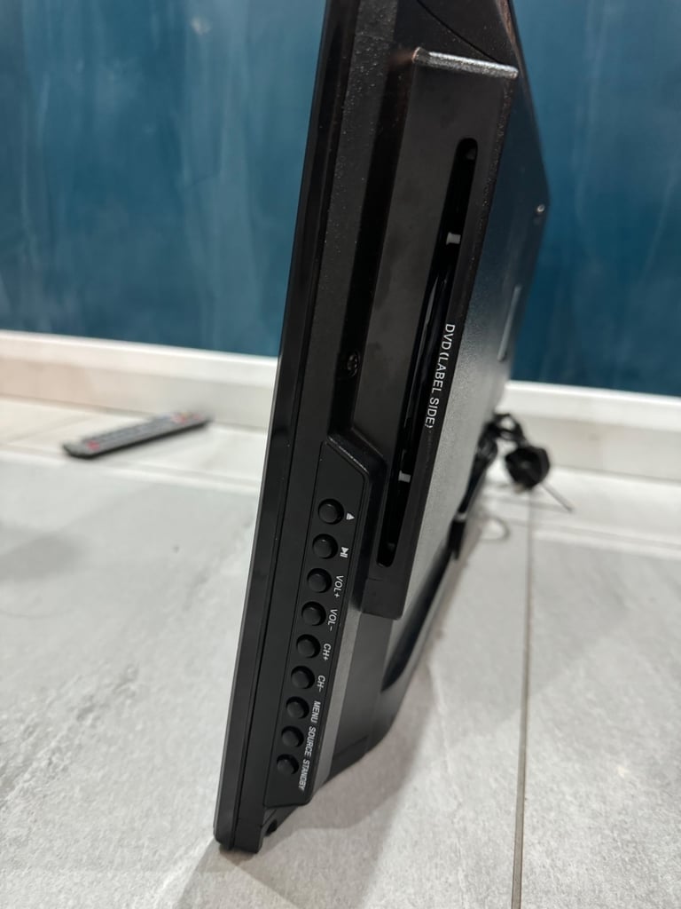 £50 Sharp 24in smart LCD/DVD combi
