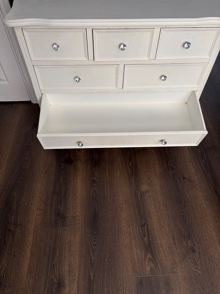 Chest of drawers white shabby chic style 