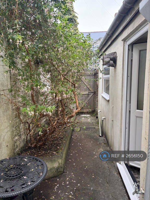 2 bedroom flat in St. Dunstans Terrace, Plymouth, PL4 (2 bed) (#2656150)