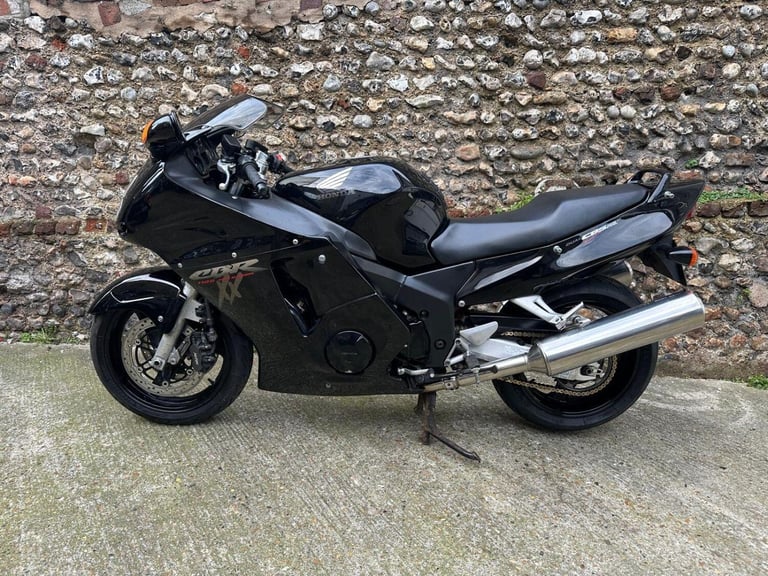 HONDA CBR1100XX SUPER BLACKBIRD - 1999 Petrol Manual in Black