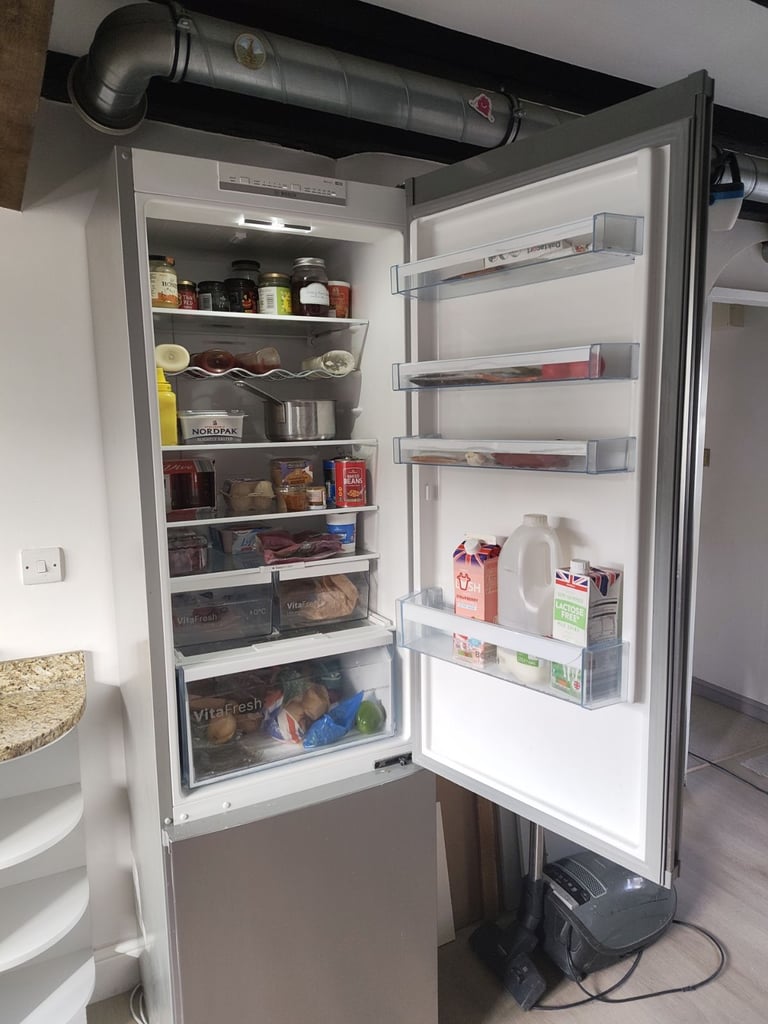 Bosch upright 70/30 series 4 fridge freezer 
