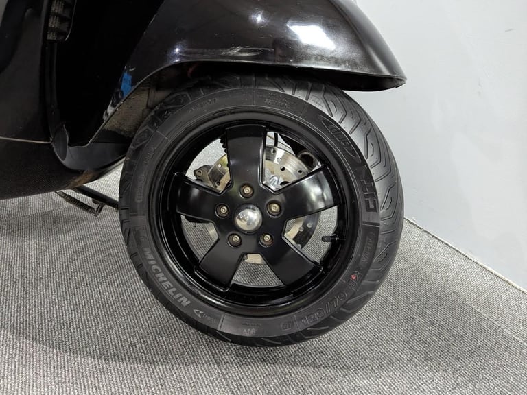 2012 (62) Piaggio Vespa GTS 125 in black