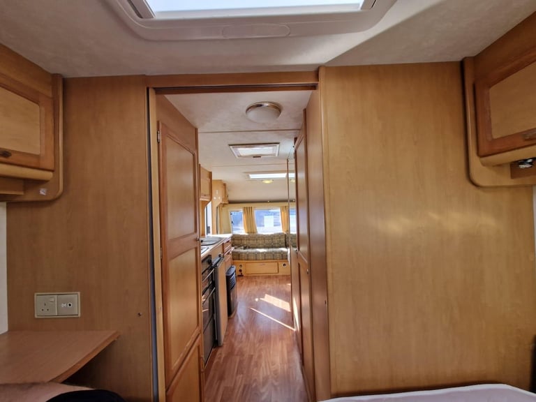 2006 Compass Rambler 18/4L Single axlle 4 Berth Motor Mover Fixed Bed L shape