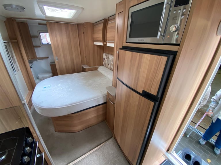 BAILEY UNICORN VIGO - 2014 - ISLAND BED - 4 BERTH - MOVER - PRISTINE 