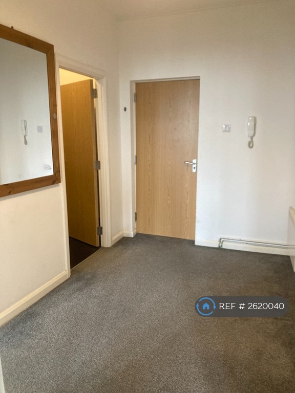 1 bedroom flat in Ty Naba, Clydach, Swansea, SA6 (1 bed) (#2620040)