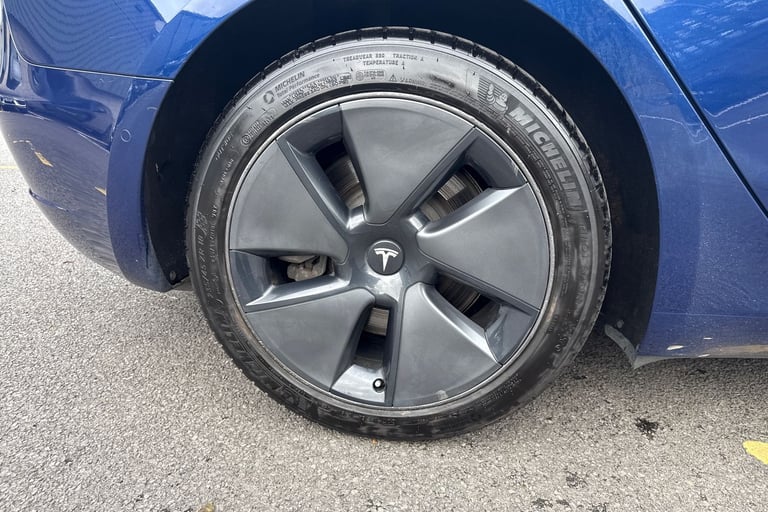 2021 Tesla Model 3 (Dual Motor) Long Range Auto 4WDE 4dr Saloon ELECTRIC Automatic