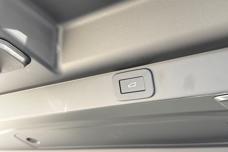 2025 Land Rover Range Rover 3.0 P460e 38.2kWh Autobiography Auto 4WD Euro 6 (s/s) 5dr SUV Automatic