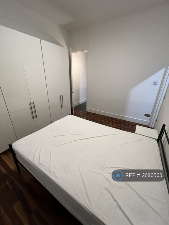 2 bedroom flat in Sunlight Square, London, E2 (2 bed) (#2686563)