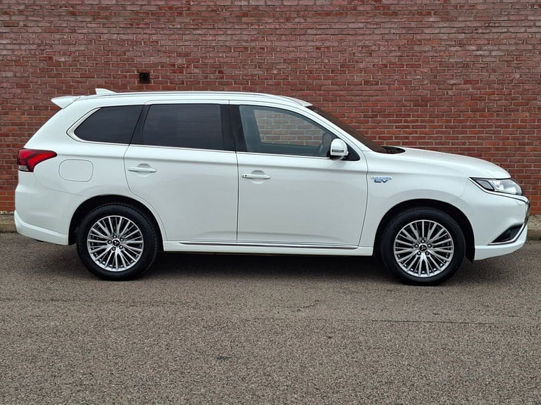 2021 21 Mitsubishi Outlander 2.4 PHEV Dynamic CVT Auto 4WD 13.8kWh. 1 Owner.