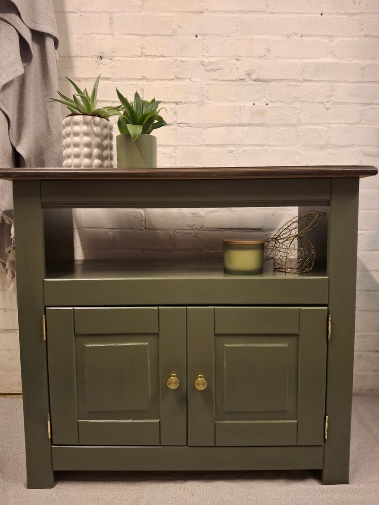 Fully Refurbished Solid Wood TV Unit / Cabinet