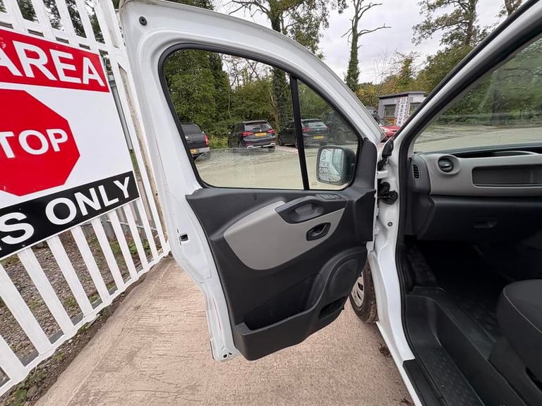 2017 Renault Trafic Trafic SL27 Business+ Energy dCi Panel Van DIESEL Manual