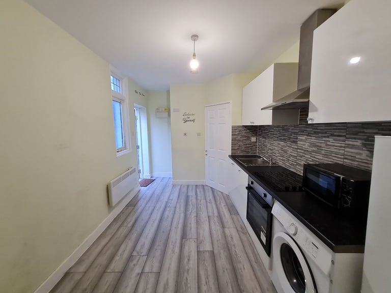 SELF CONTAINED STUDIO in Purley Avenue NW2 1SJ
