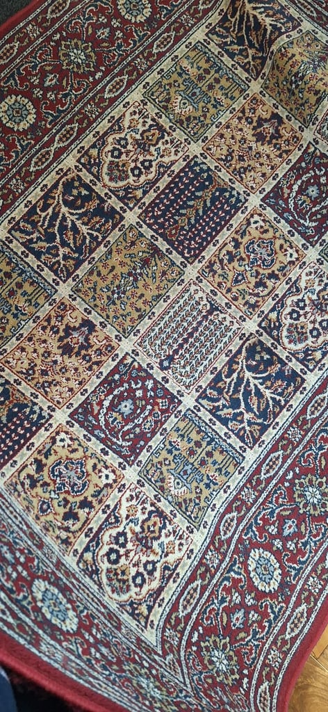 Egyptian style rug in good condition from free pets and smoke home 