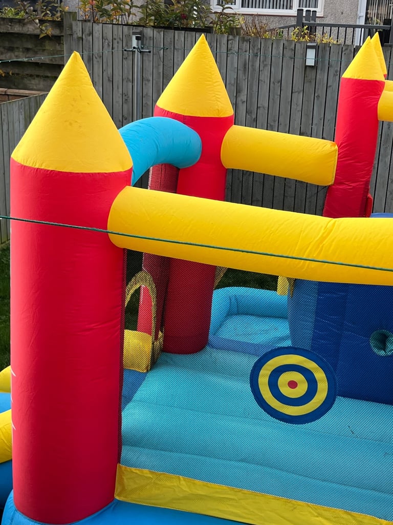 Bouncy castle /inflatable pool 