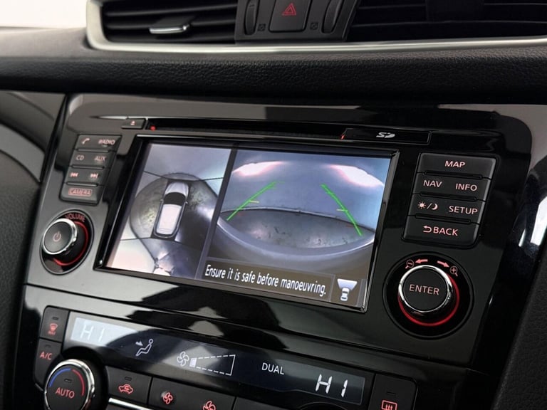 2016 Nissan Qashqai 1.2 DiG-T N-Connecta 5dr HATCHBACK PETROL Manual