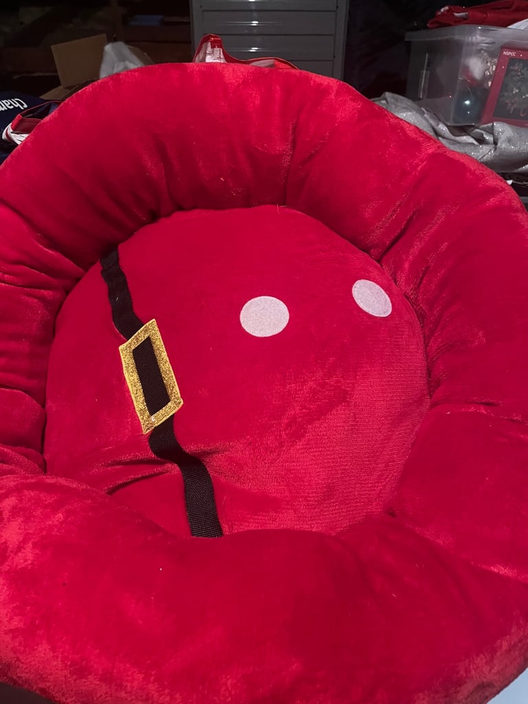 For sale selling a brand new dogs bed and some coats 