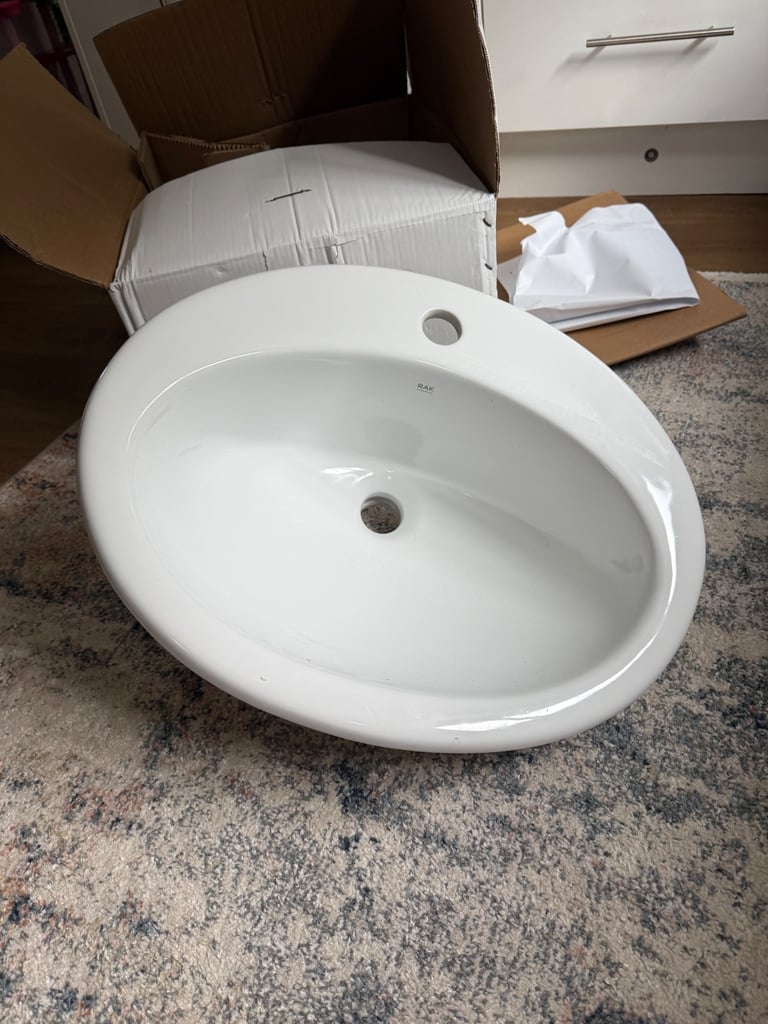 image for Bran new wash hand basin 
