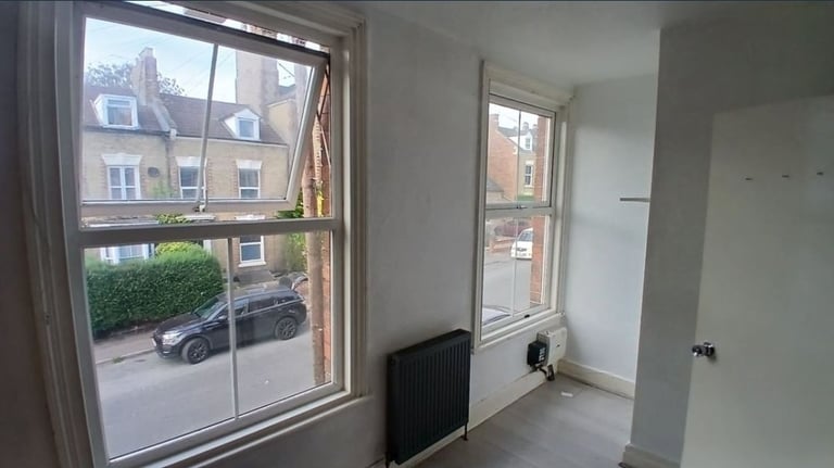 2/3 bed flat water gas included 