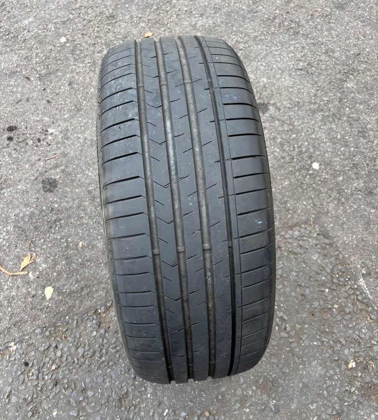 1 Partworn used tyre 235/50/18 