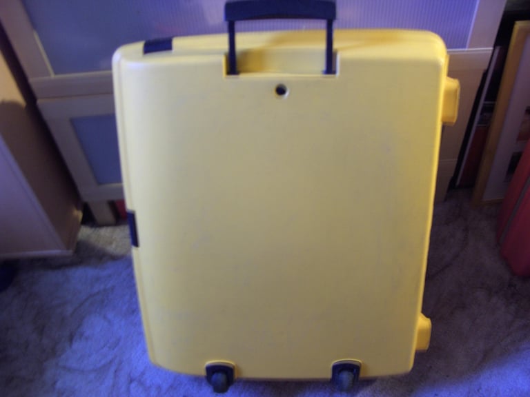 Carlton hard shell suitcase