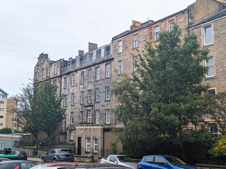 2 bedroom flat, Portland Street, Leith