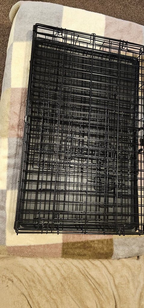 Medium dog crate 