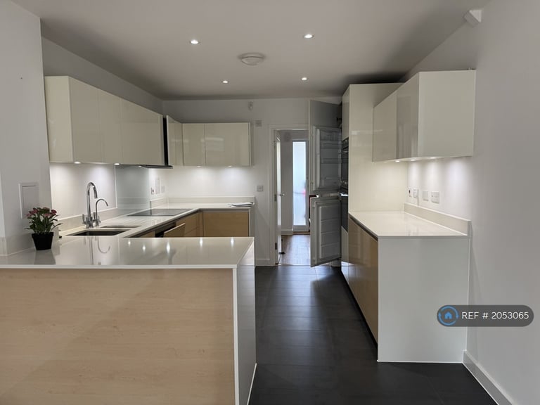 3 bedroom house in Charlock Close, Haroldwood, RM3 (3 bed) (#2053065)