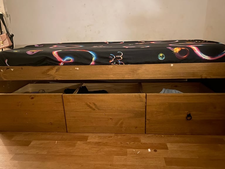 Oak wood single bed