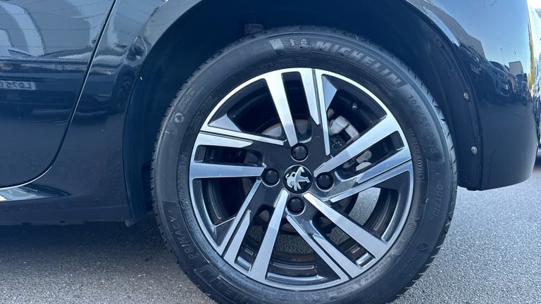 2022 Peugeot 208 1.2 PureTech Allure Premium Hatchback 5dr Petrol EAT Euro 6 (s/s) (100 ps) Hatch...